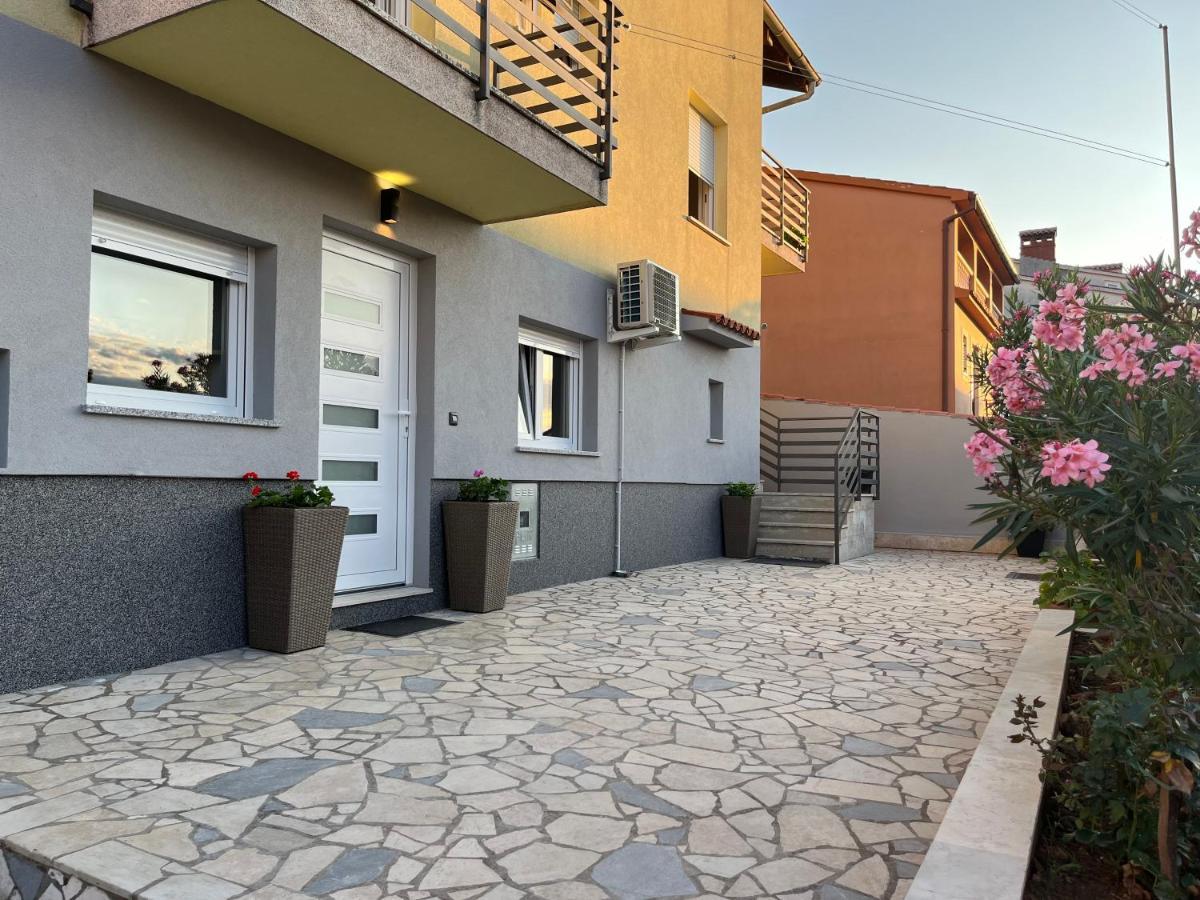 Apartment A & N With Free Private Parking Pula Exterior photo