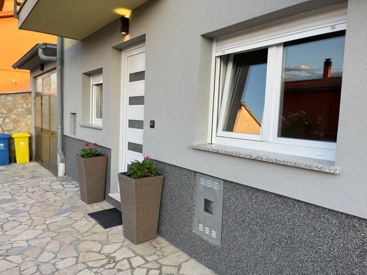 Apartment A & N With Free Private Parking Pula Exterior photo