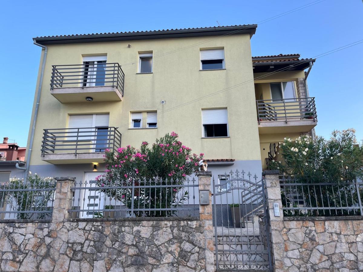 Apartment A & N With Free Private Parking Pula Exterior photo